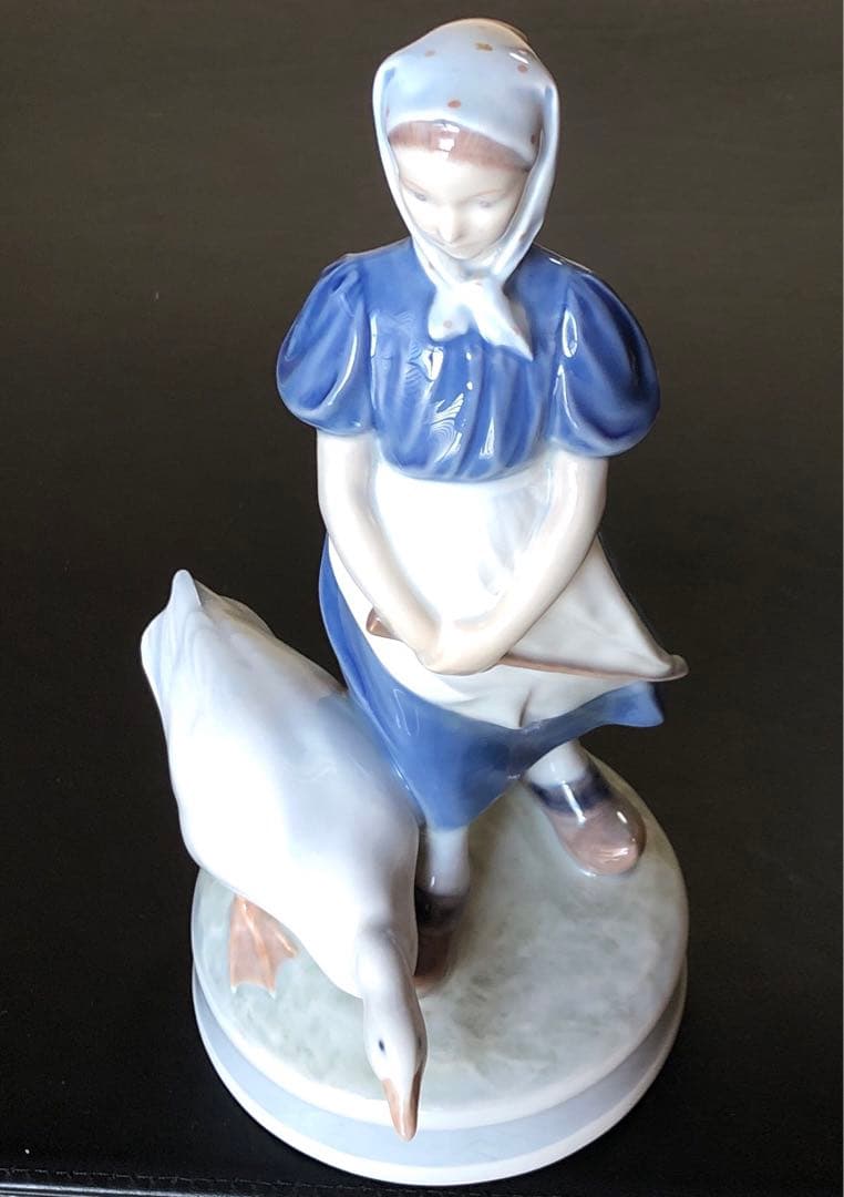 ロイヤルコペンハーゲン　＃527ガチョウと少女　＃1518はう赤ちゃんの2体‼️