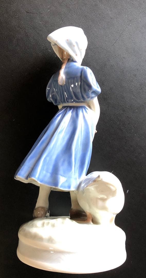 ロイヤルコペンハーゲン　＃527ガチョウと少女　＃1518はう赤ちゃんの2体‼️