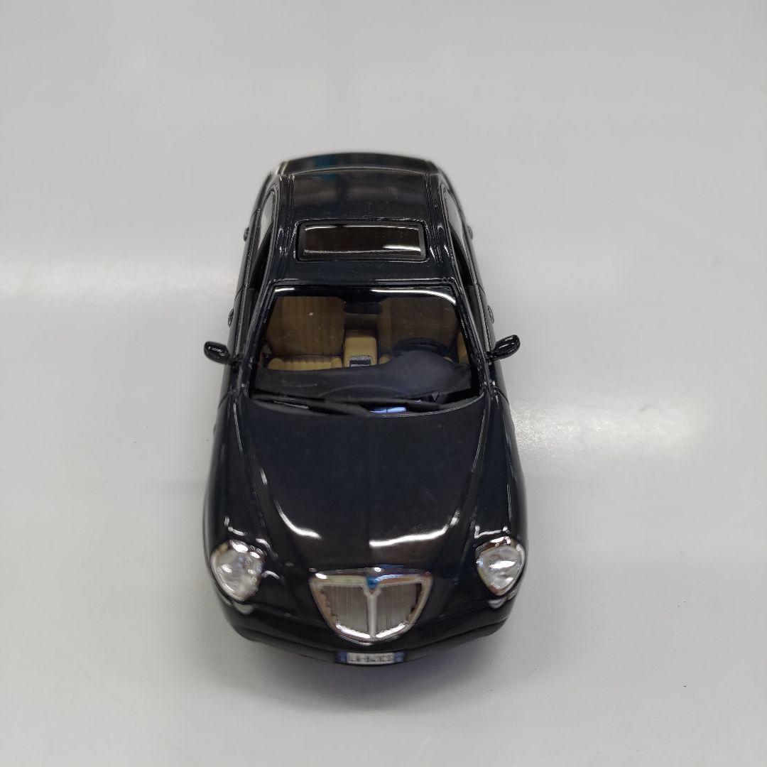 希少 缶ケース Lancia Thesis ミニカー