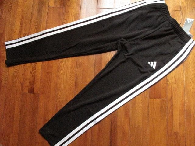 新品　adidas　ジャージ上下セット　Mサイズ