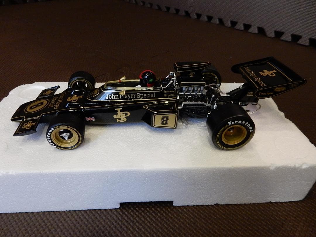 1/18 ロータス 72D　#8 E.Fittipaldi JPSロゴ