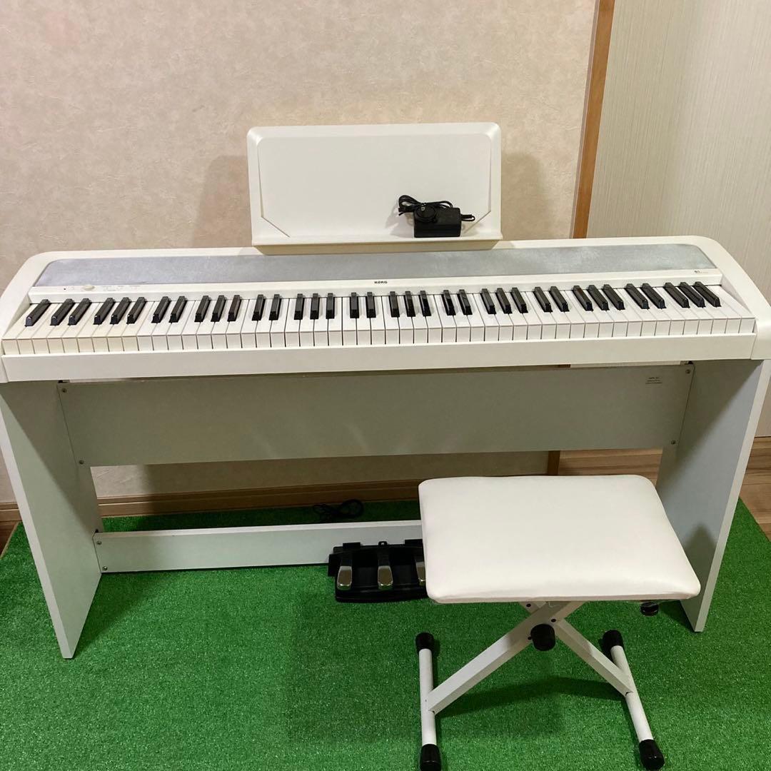 KORG デジタルピアノ B1 ホワイト 88鍵盤 スタンド　譜面台　ペダル付き