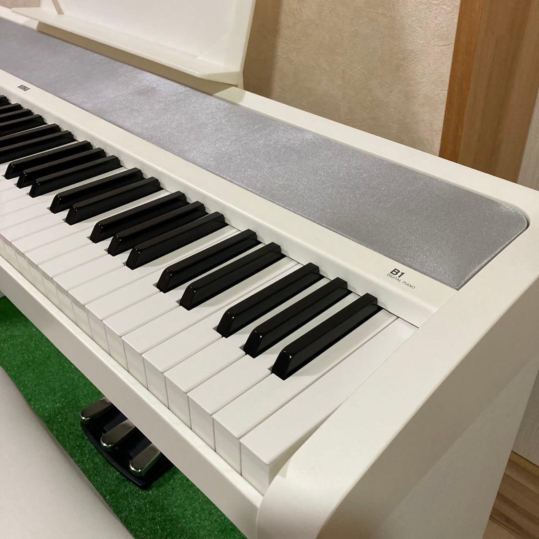 KORG デジタルピアノ B1 ホワイト 88鍵盤 スタンド　譜面台　ペダル付き