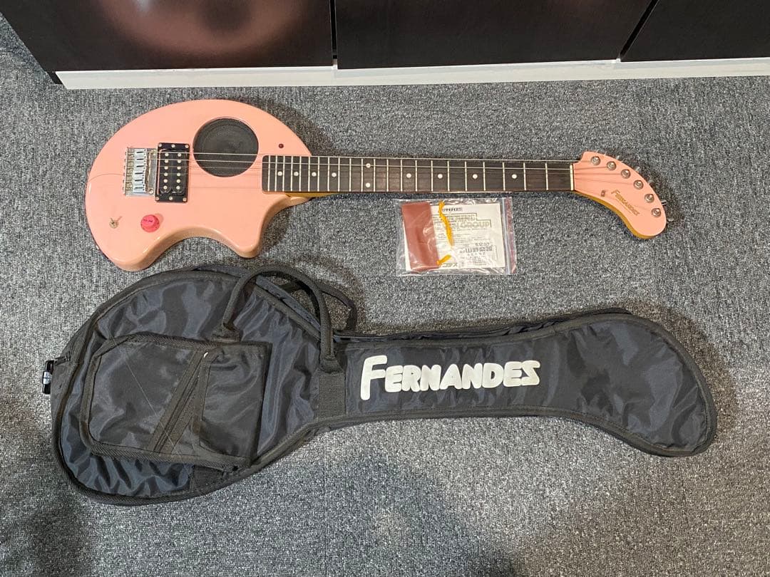 ZO-3 ピンク アンプ内蔵ミニギター FERNANDES