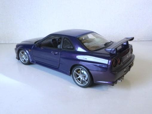 特価 AUTOart 1/18 スカイライン GT-R ミッドナイトパープル