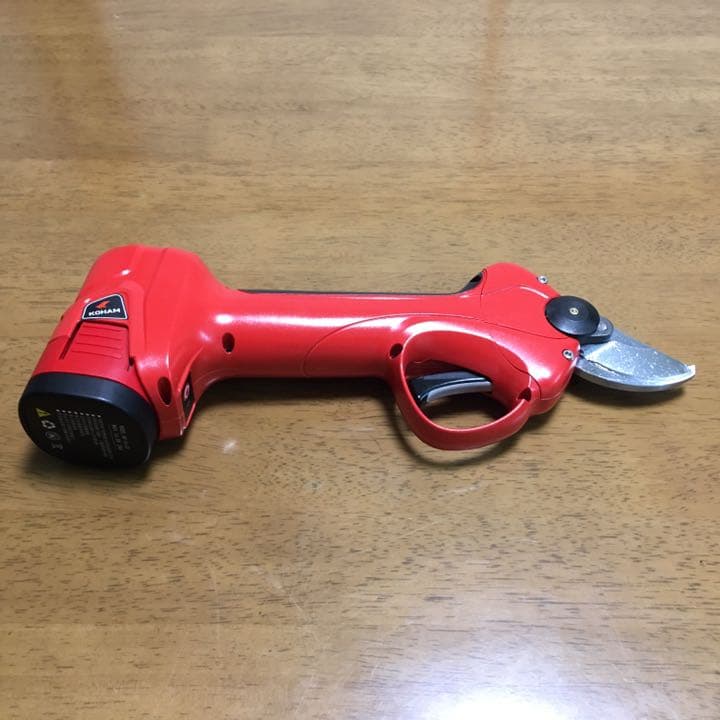 充電式の電動先手バサミです！