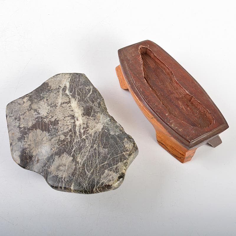 鑑賞石　天然石　菊花石　置物　重さ約627ｇ　唐木台付　C　6297