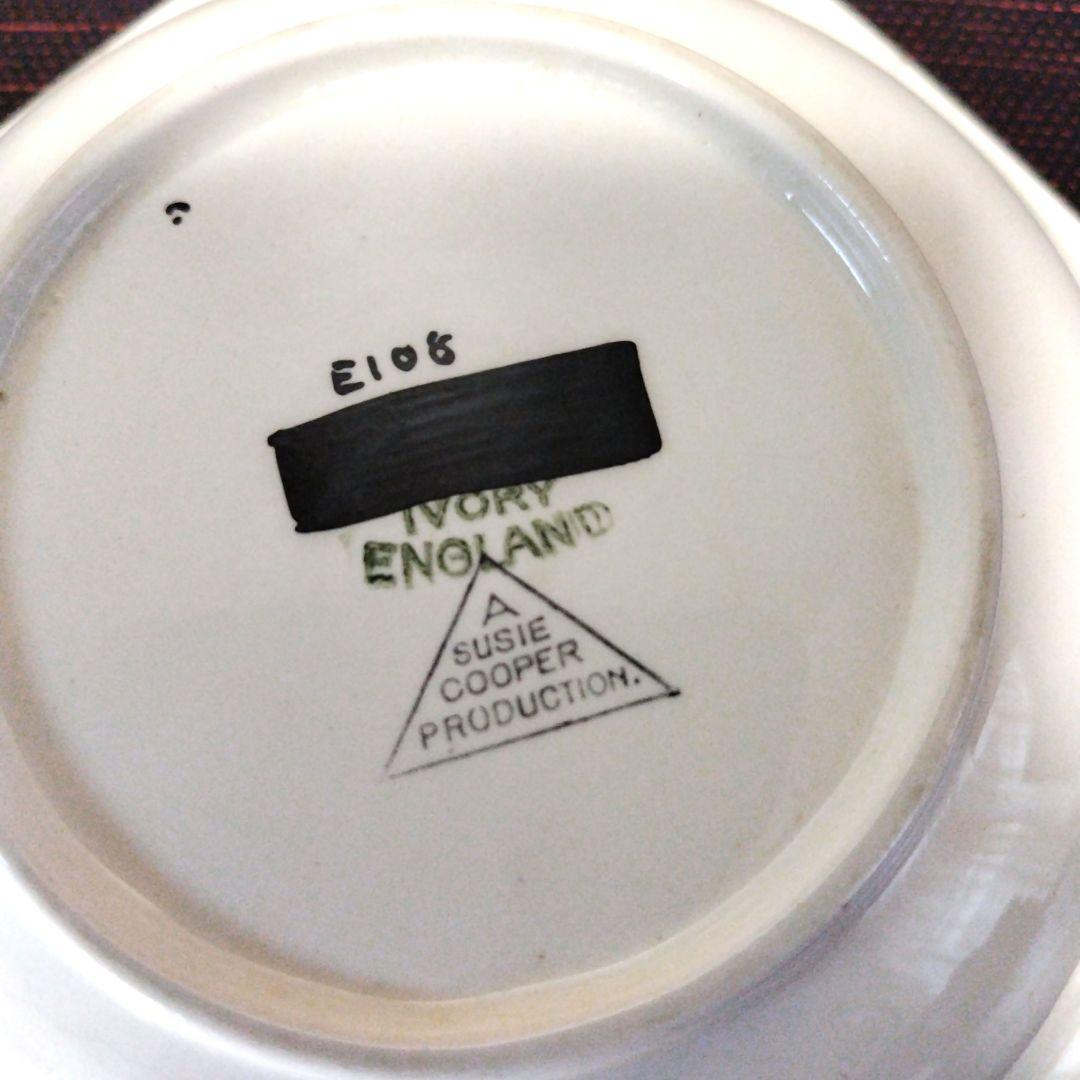 超レアー三角スタンプ！スージークーパー「赤い花柄」八角プレート（ボウル）