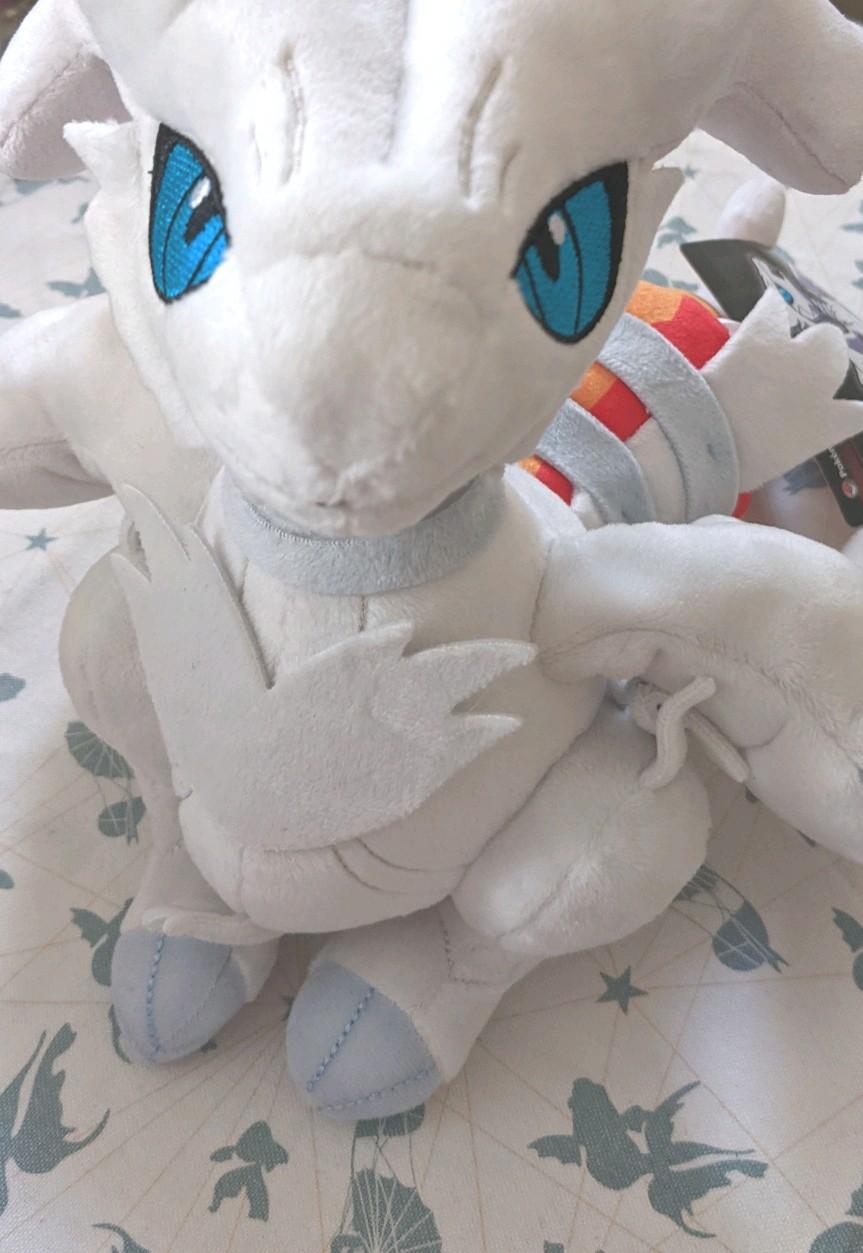 ポケモンセンター　レシラム　ボスごっこ　ぬいぐるみ