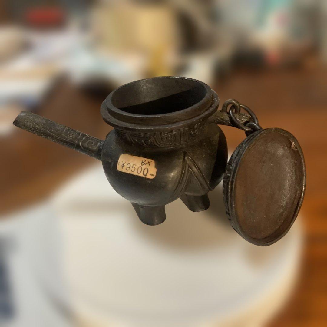 鋳鉄製の香炉の一点物ですお部屋のインテリアに最適です。