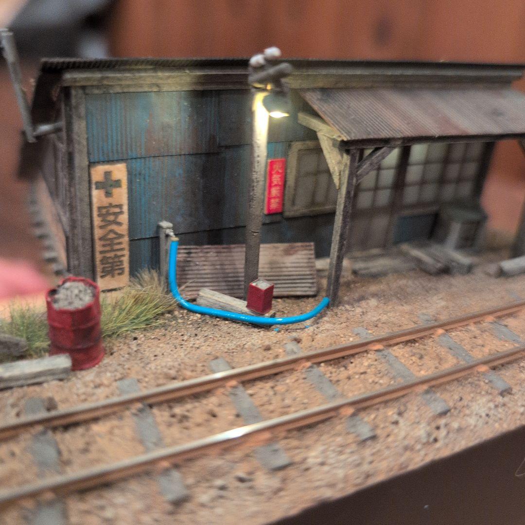 HOゲージ鉄道模型 安全第一の標識付き