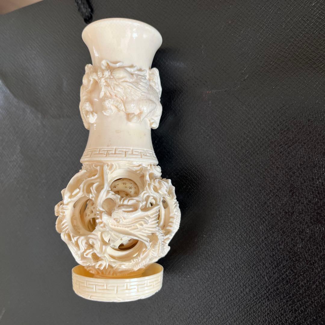 中国骨董　多層球象牙調のドラゴン彫刻花瓶