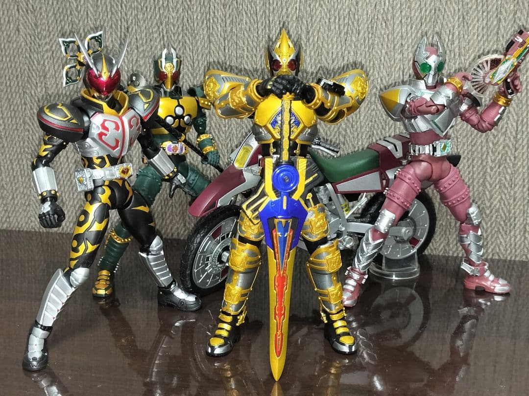 SHFiguarts『仮面ライダー剣』4体＋バイク1台セット