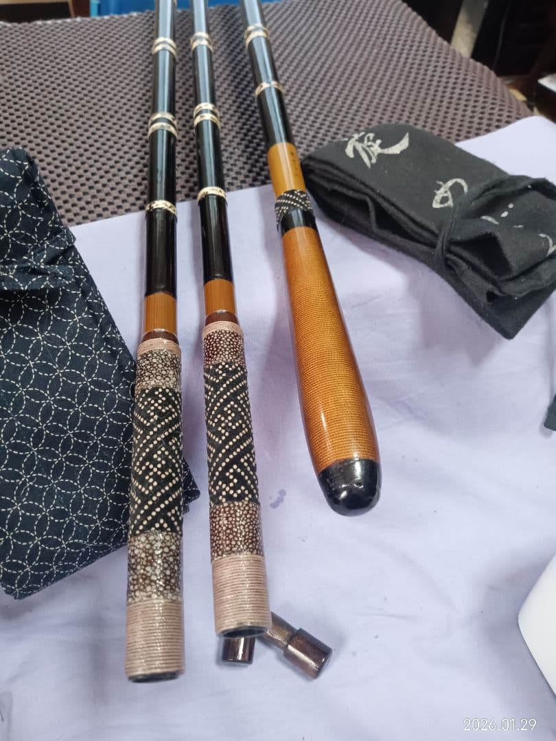 カーボン総塗り竿掛け二本物鮫皮&綾形カスタム玉ノ柄セット・へら竿・へら鮒・竿掛