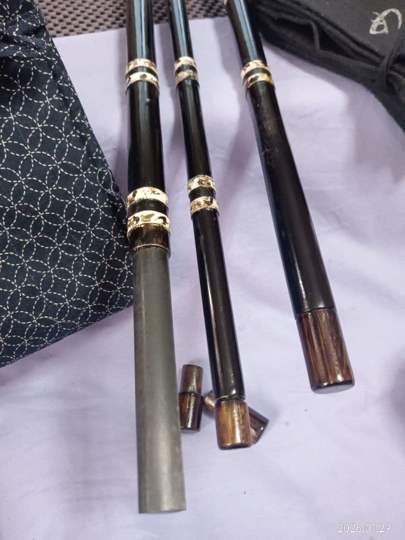 カーボン総塗り竿掛け二本物鮫皮&綾形カスタム玉ノ柄セット・へら竿・へら鮒・竿掛