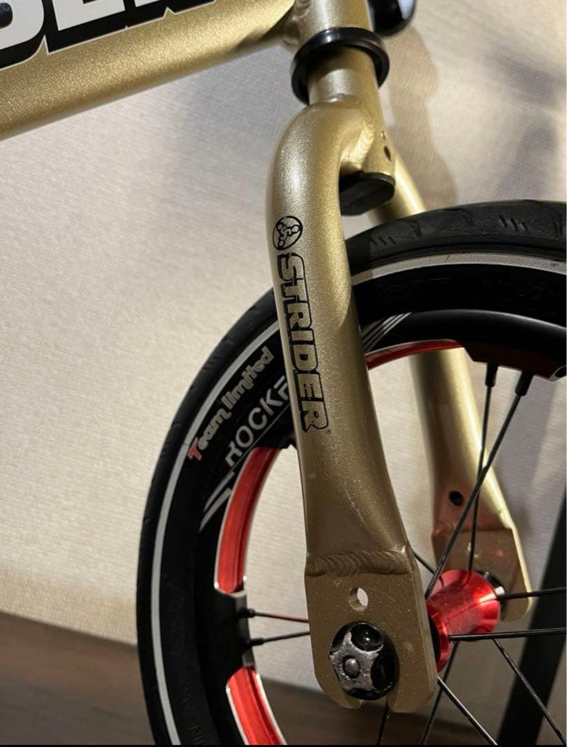 美品　ストライダープロ　rockfish ホイール　カスタム　タイヤ　ゴールド
