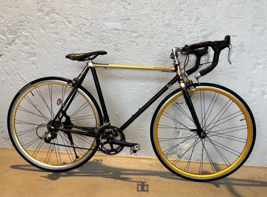 ⭕️⭕️ゴールド×ブラックが映える クラシックロードバイク✨