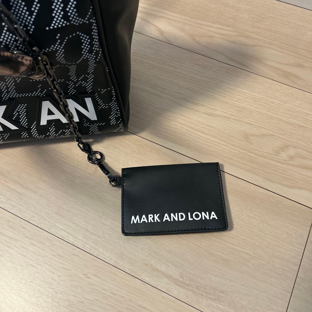MARK AND LONA ロゴ入りバッグ