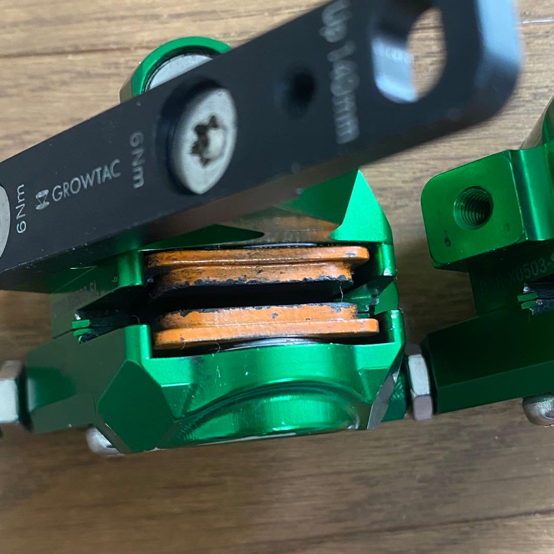 イコール　ブレーキキャリパー