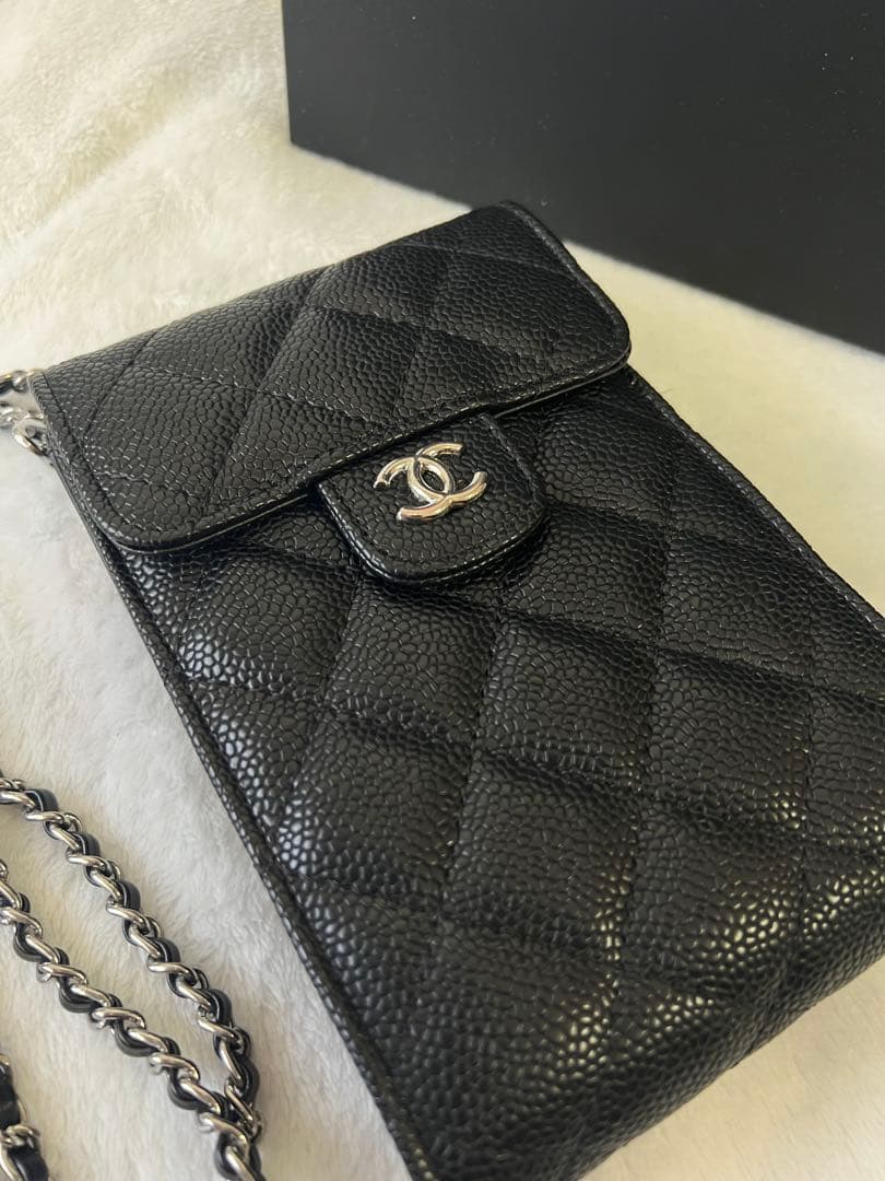 CHANELスマホショルダー　ノベルティ