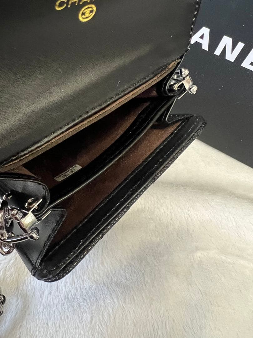 CHANELスマホショルダー　ノベルティ