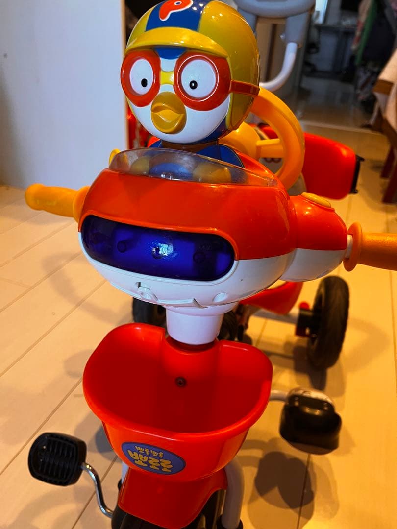 レア海外製　韓国ポロロ 三輪車 日よけ付き