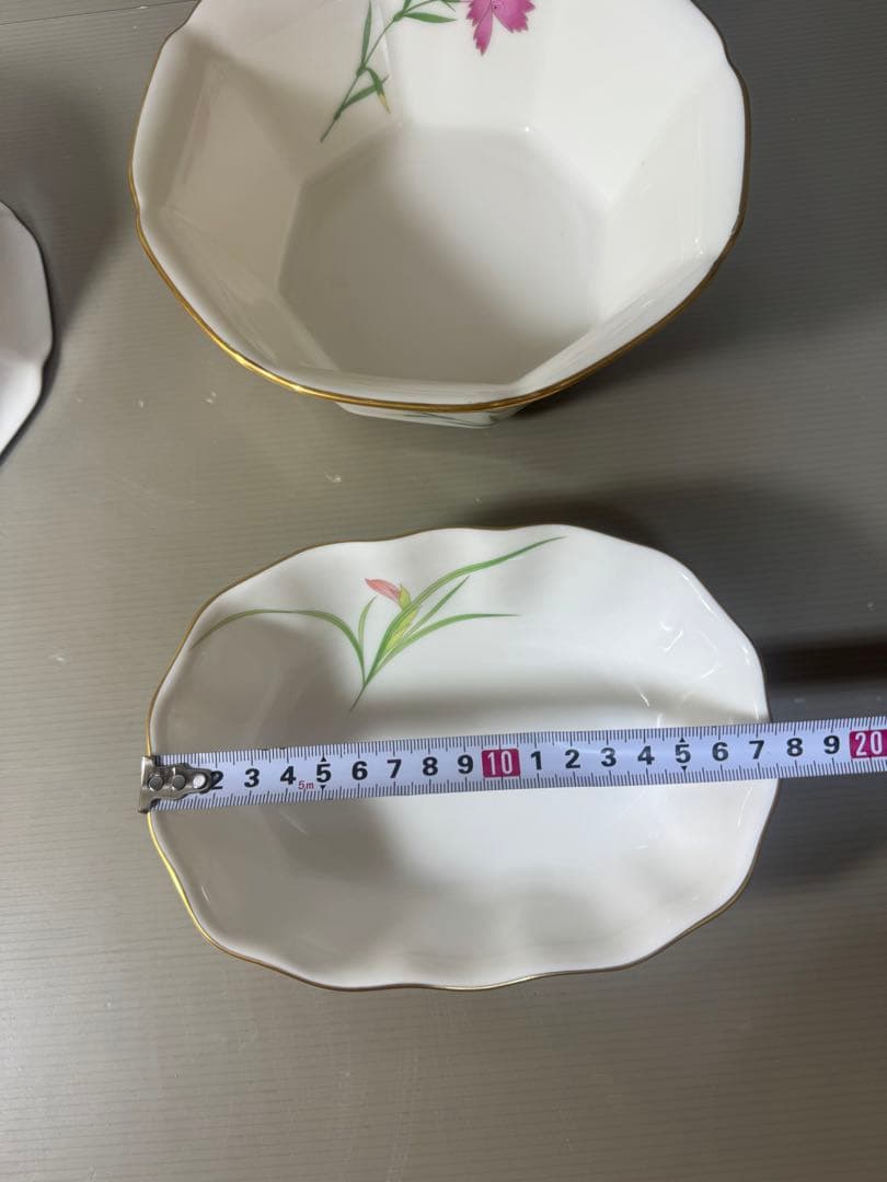 2397 香蘭社　金彩　深鉢2客　楕円鉢1客