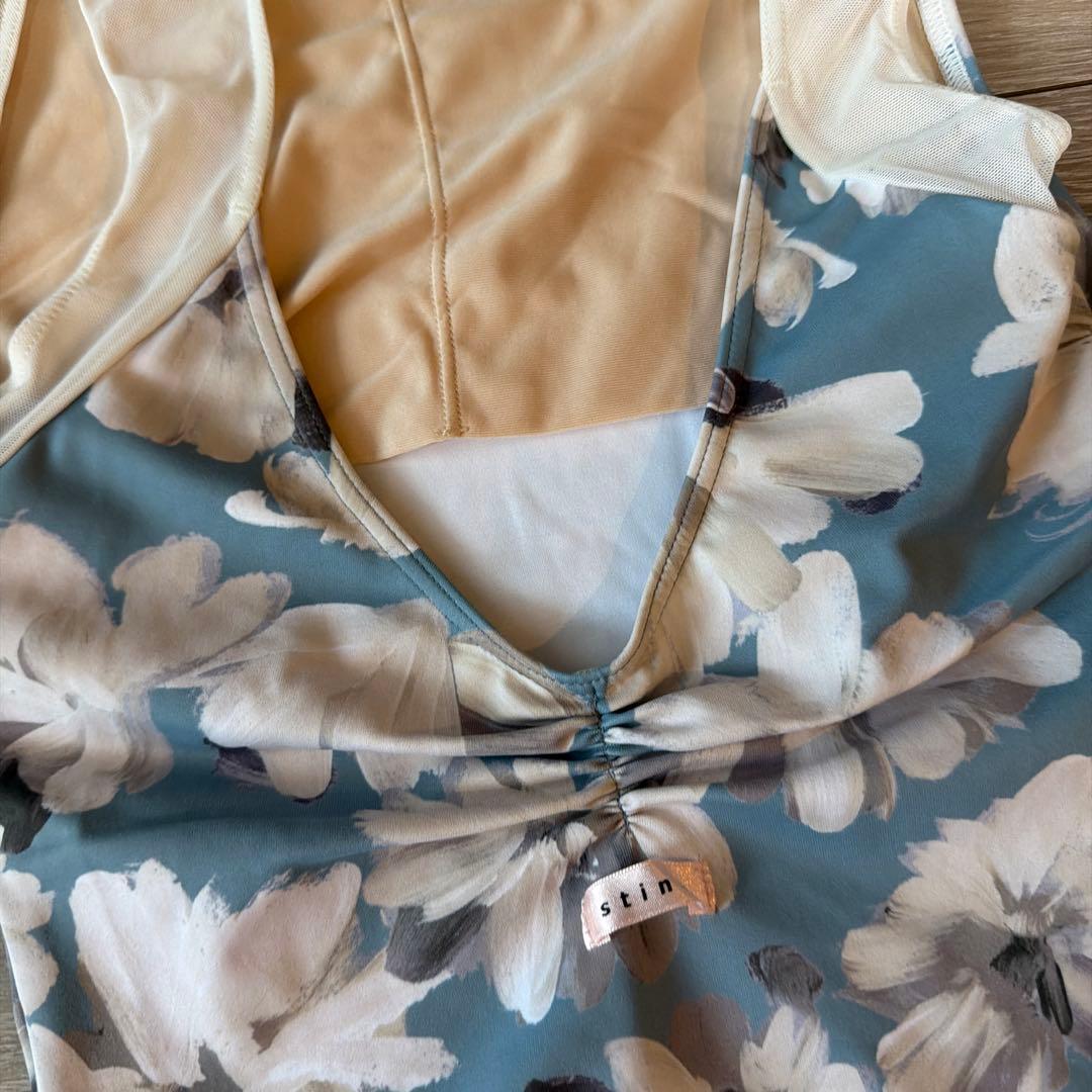 スティナ　Mサイズ　タイプN バッグリボン青と白花柄　レオタード