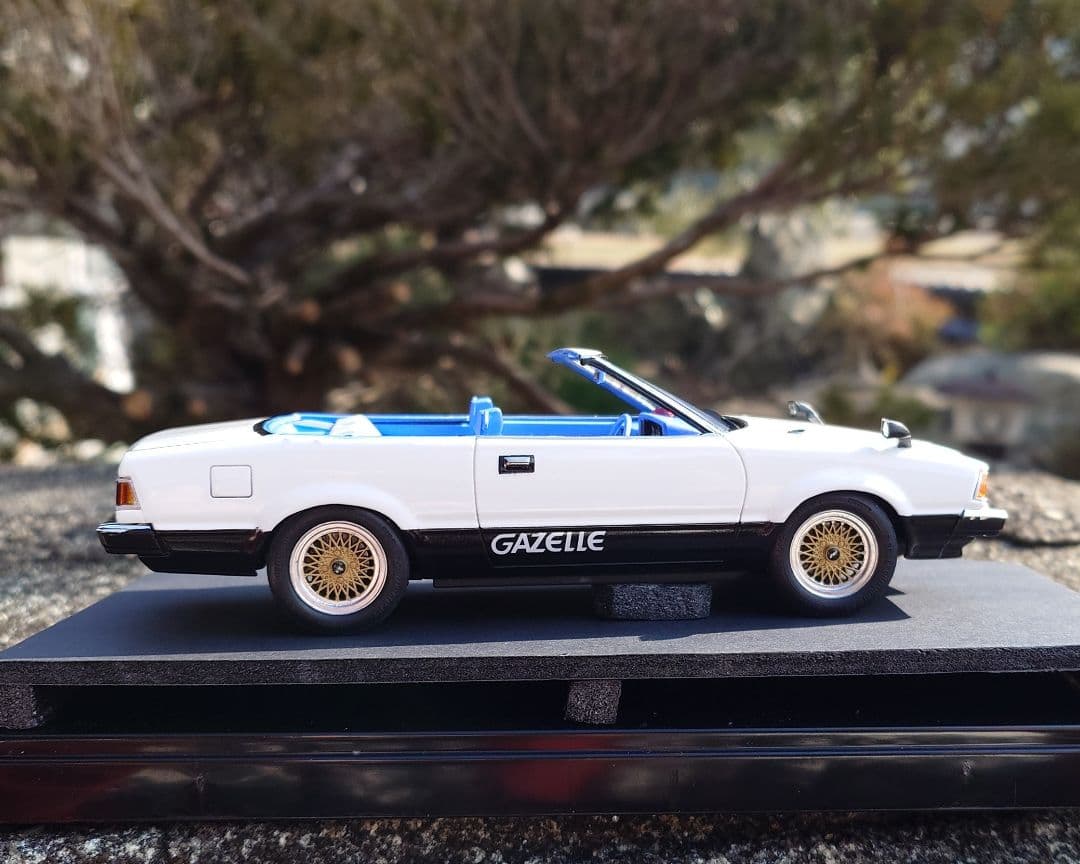 アオシマ 西部警察 GAZELLE 小暮課長専用車完成品