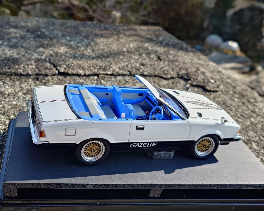 アオシマ 西部警察 GAZELLE 小暮課長専用車完成品