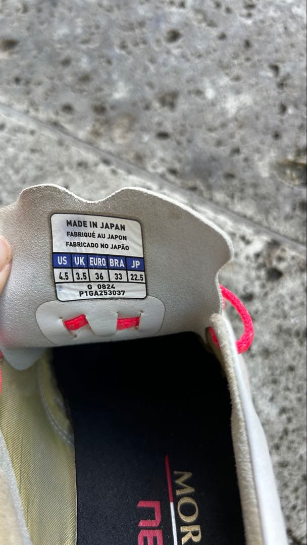 モレリアネオ4 22.5センチ　中古