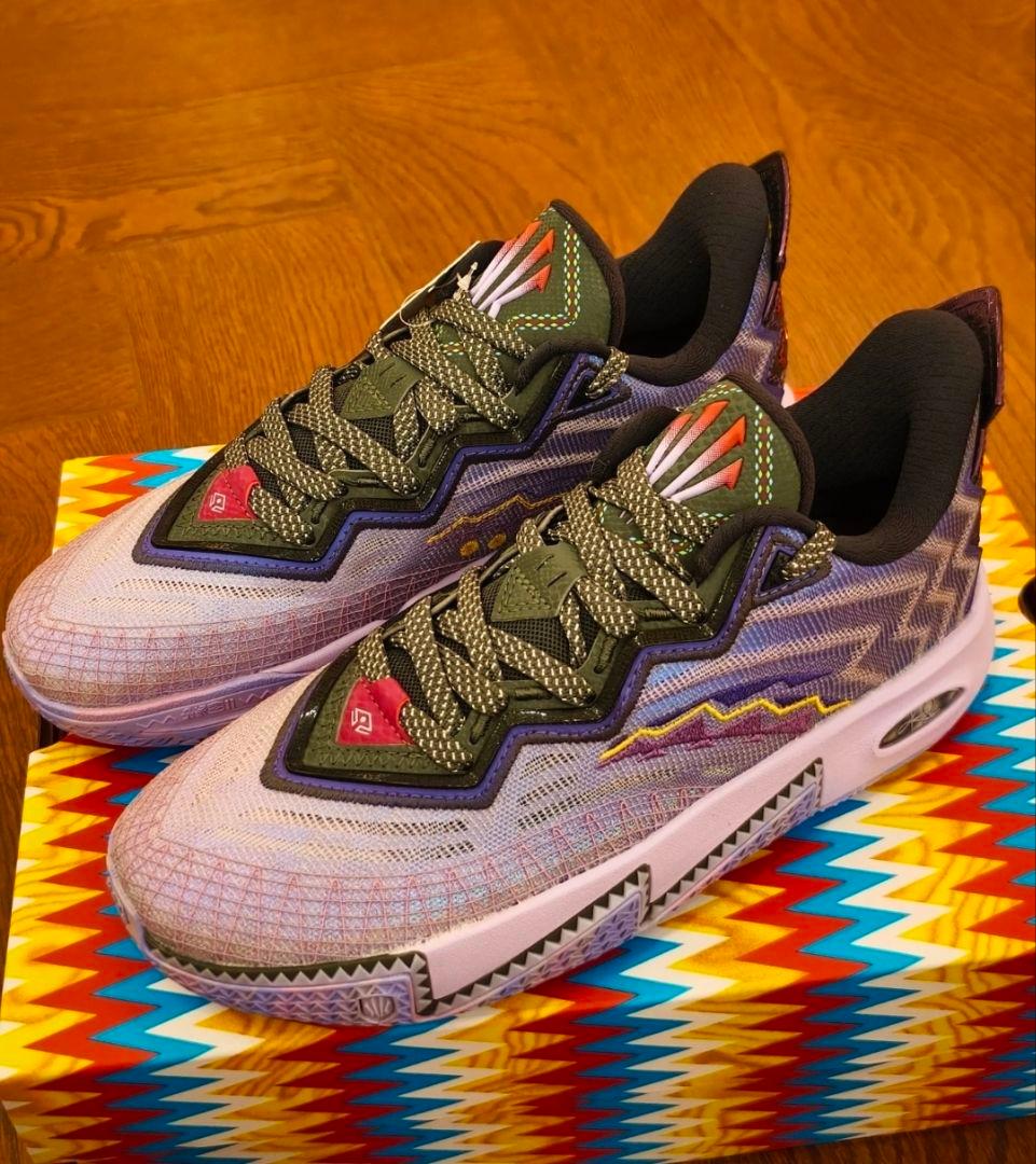 海外限定　Kyrie2 US10.5/27.5CM（スピードパワー）