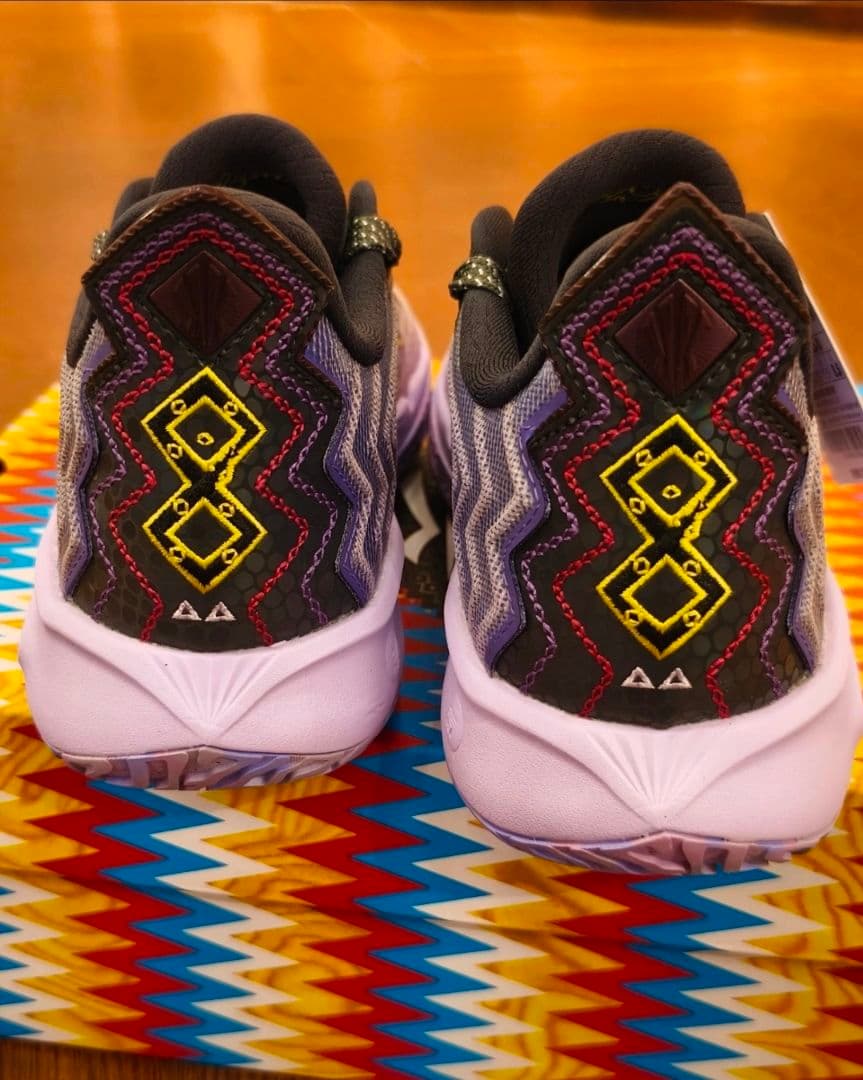 海外限定　Kyrie2 US10.5/27.5CM（スピードパワー）