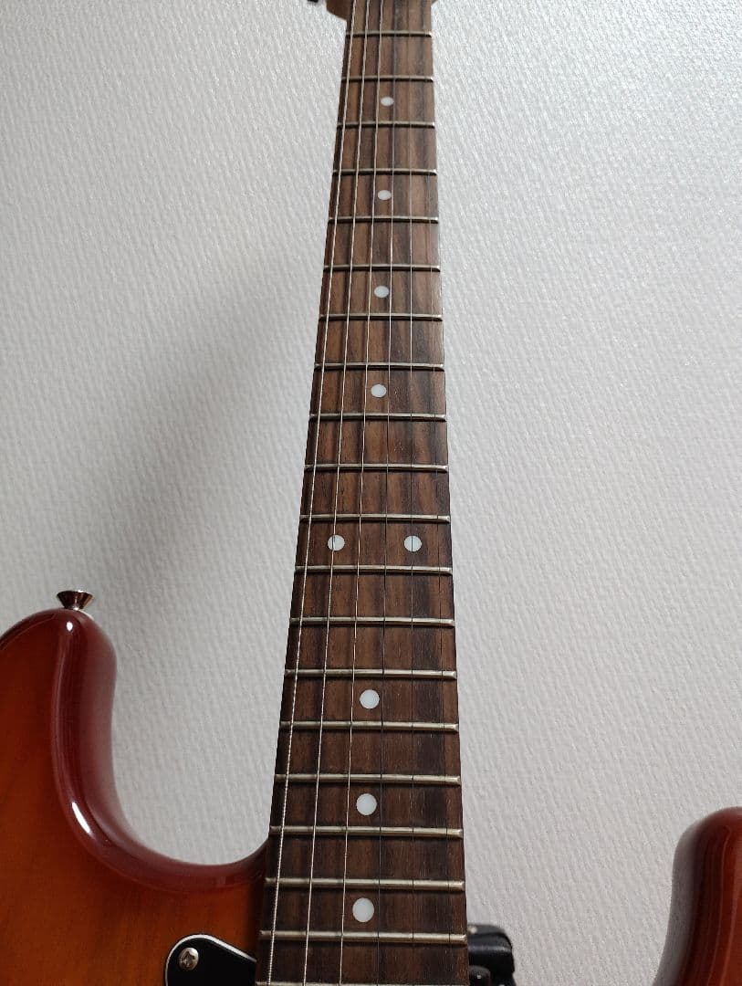 Mavis MST-200VVS エレキギター