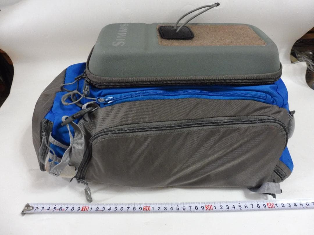 シムス Simms のワンショルダースリングパック