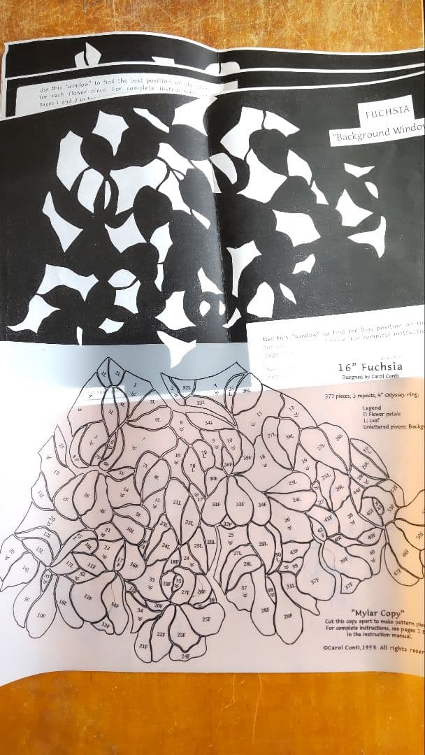 16インチ Fuchsia の耐熱モールド、 デザイン: Carol Conti