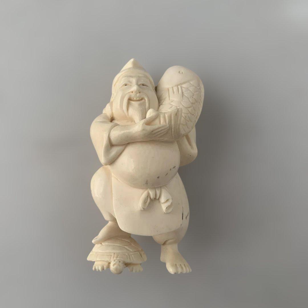 【詳細不明】時代物　置物　魚を担ぐ男