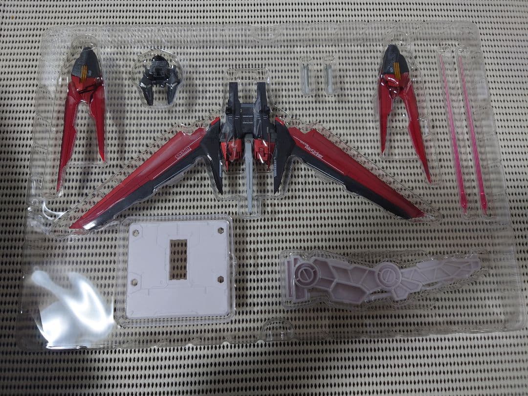 メタルビルド パーフェクト　ストライクガンダム　ヘリオポリス　ロールアウト