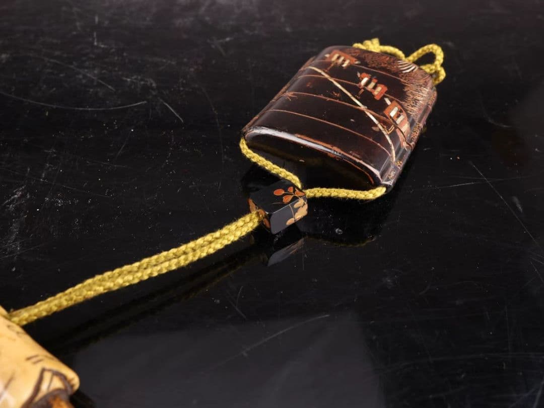 A48 【江戸時代】 漆芸印籠 2点 根付／時代のダメージあり ＃｛