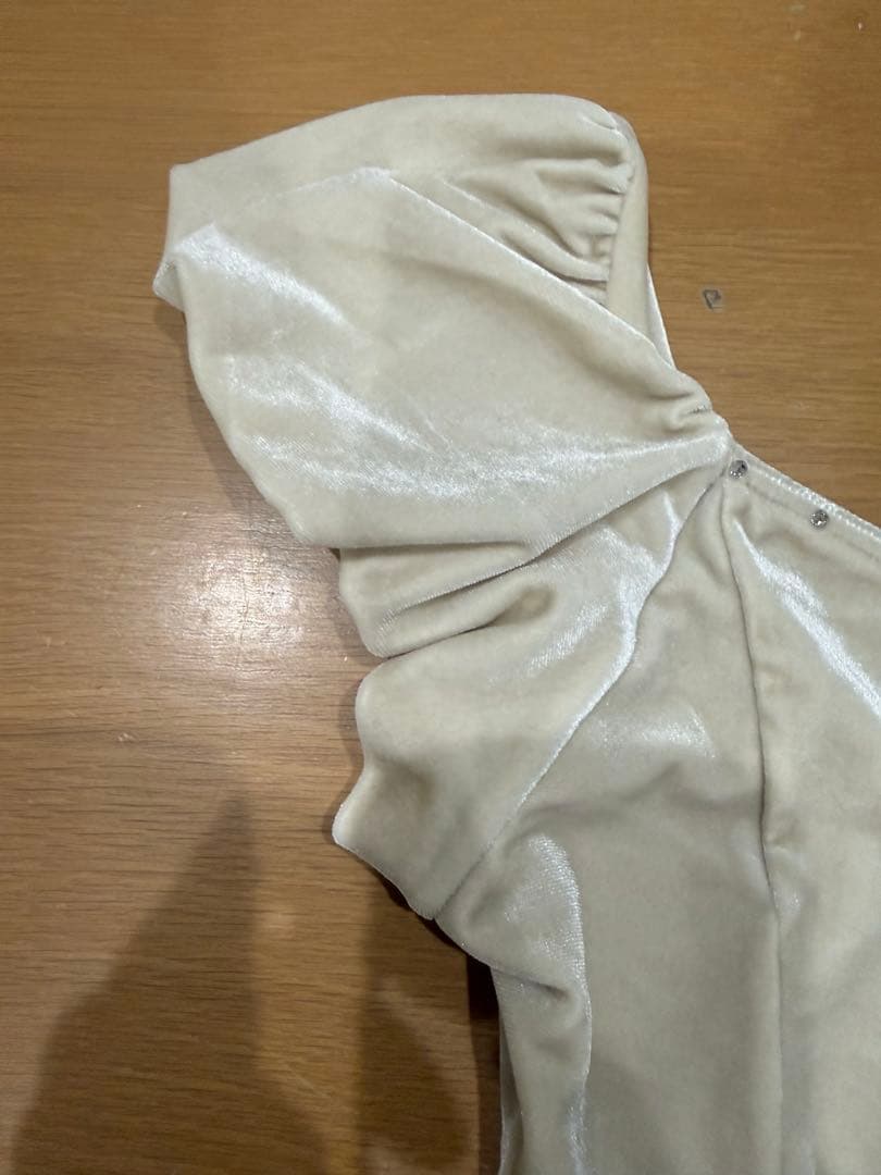 【未使用】ベロア生地レオタード　ホワイトスカート付き