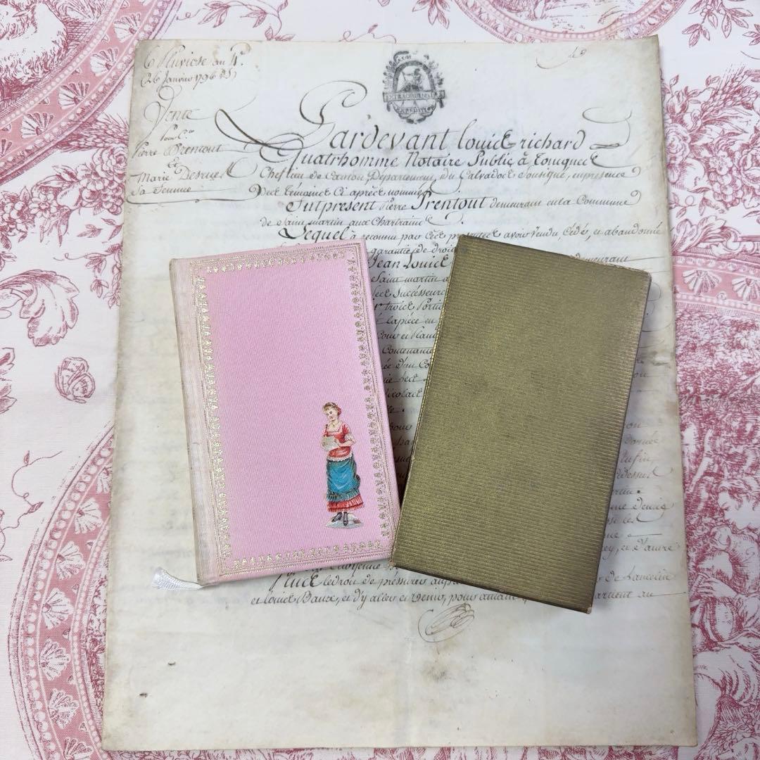 値下フランス　アンティーク　淡いピンク色の小さな本　ケース付き