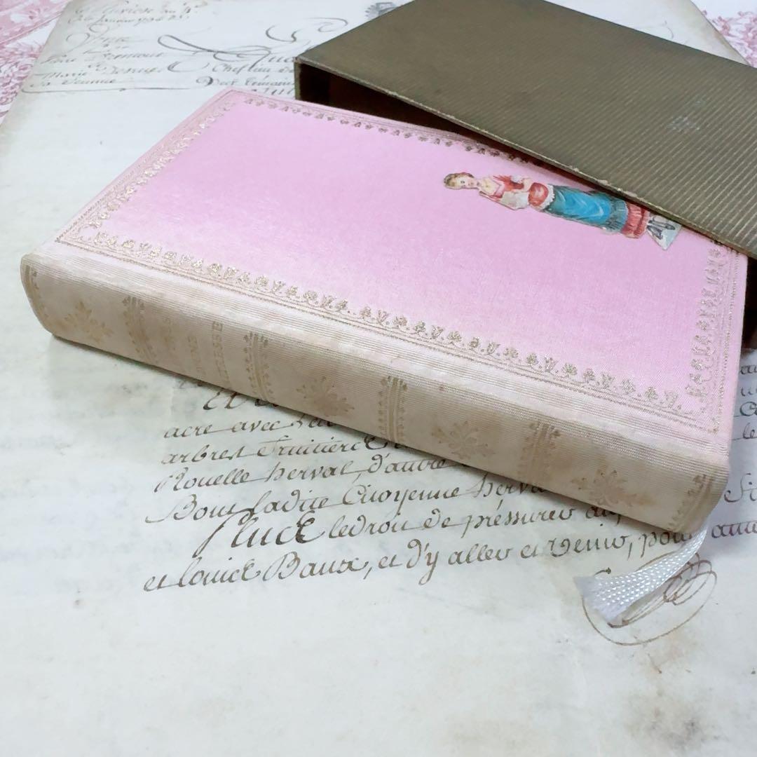 値下フランス　アンティーク　淡いピンク色の小さな本　ケース付き