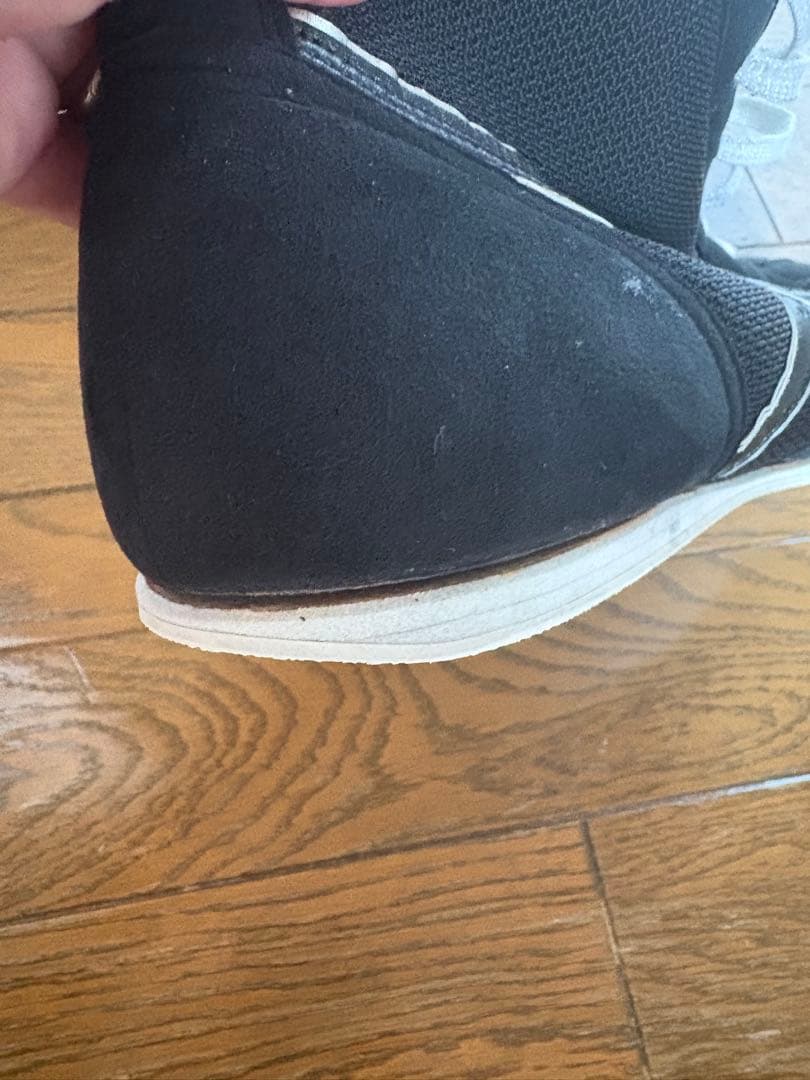 ボクシングシューズ　アシックス