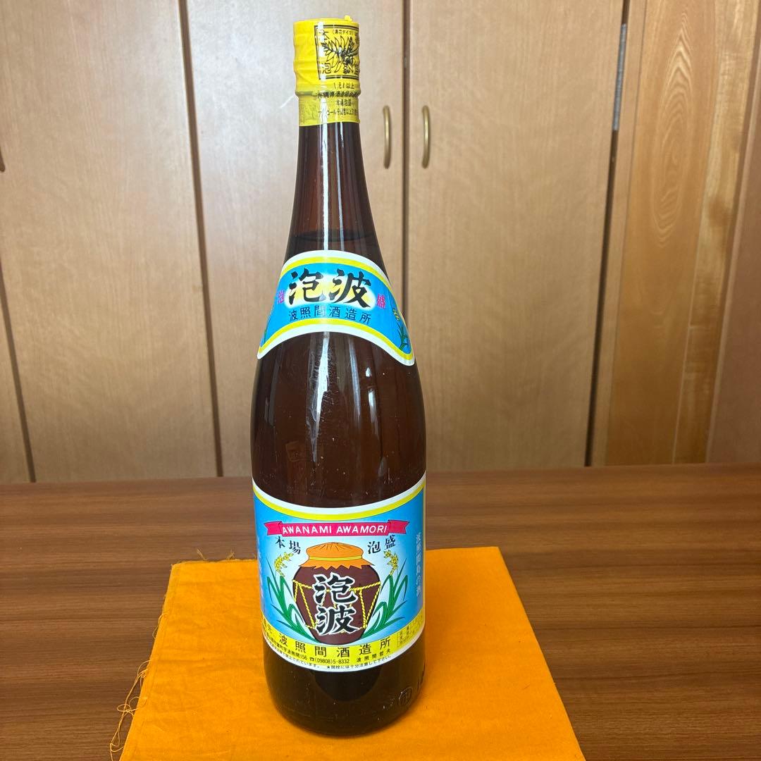 11． 専用です　　本場泡盛古酒　泡波　一升瓶　1800ml 30度