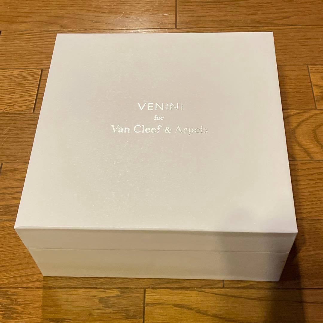 Van Cleef & Arpels クリスマスオーナメント