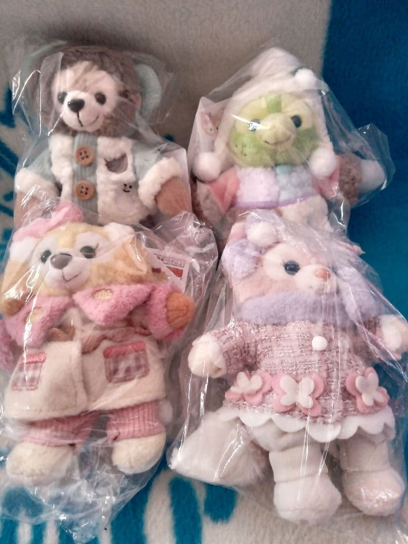 ディズニー　ぬいぐるみバッジ　シークレット・オブ・スノーウイデイ　4つセット