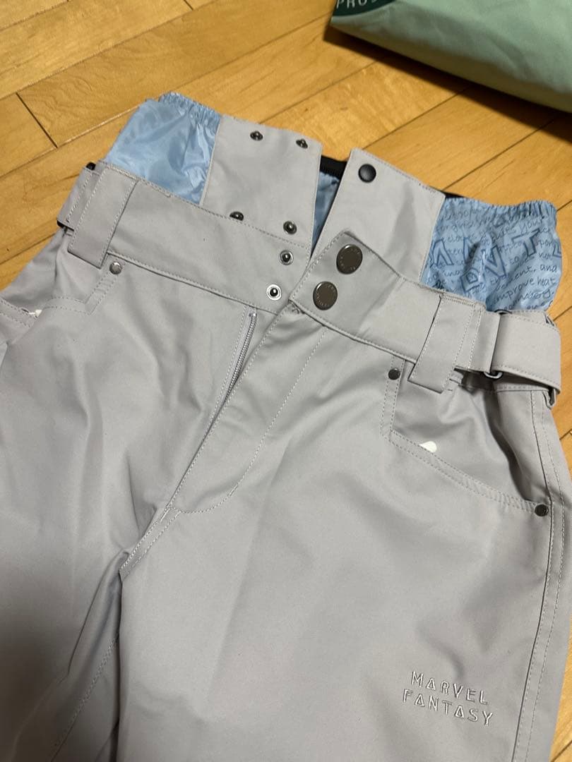 レディーススノボウェア M 上下set 美品