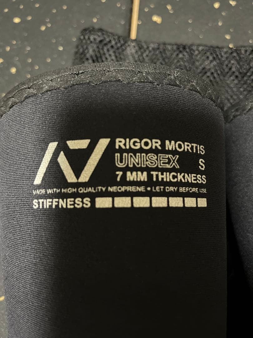 A7 ニースリーブ RIGOR MORTIS S black