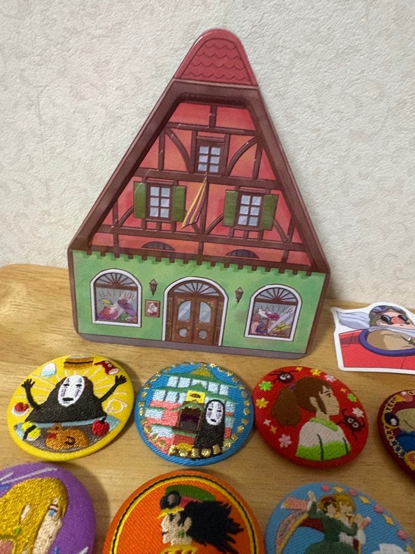 (美品) ジブリ 刺繍缶バッジ、空き缶、シール、ピンバッジ、ペアリングセット