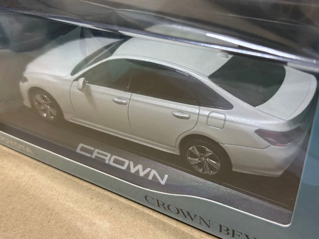 1/30 トヨタ 220 クラウン カラーサンプル ホワイトパール